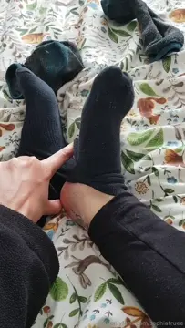 Poster: sophiatruee 09-06-2019 So I was naughty last time teased you Here s the real deal of my sweaty post-camping feet