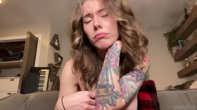 Poster: Miss Ivy Doll – Making You My Pet