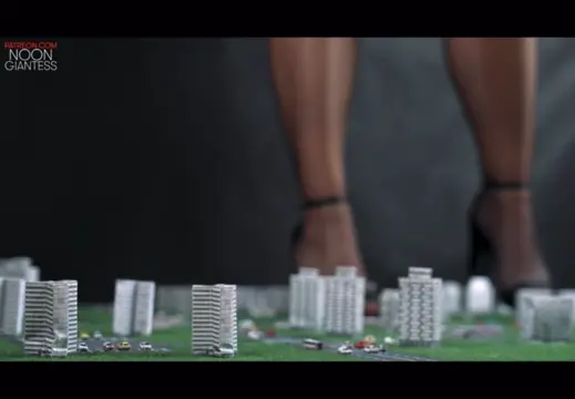 Poster: NOON Giantess – AND THE SKY IS GREY