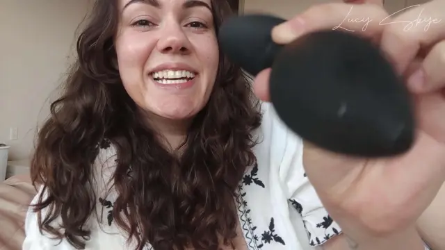 Poster: Lucy Skye – Plugged Anal