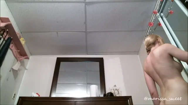 Poster: Marissa Sweet – The Giantess