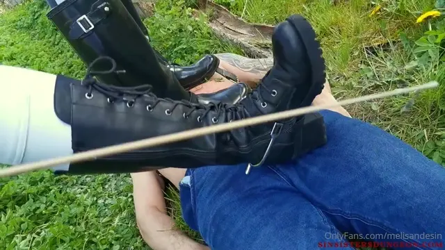 Poster: Miss Melisande Sin – Human Doormat For Us – Sin Sisters