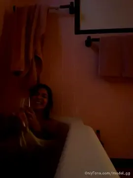 Poster: modelgg 18082020100360600 stream started at 081720201141 pm