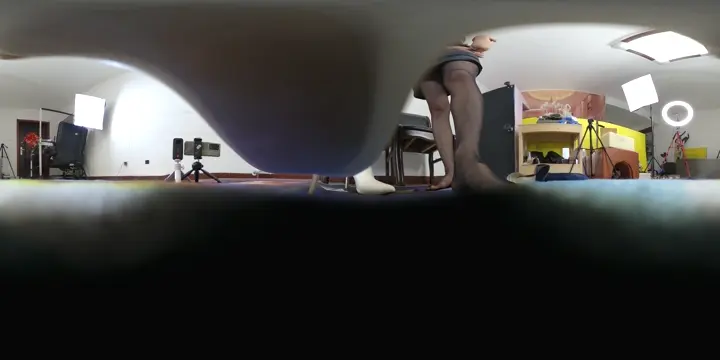 Poster: Chinese Giantess – Humiliate Tiny Admirer VR360 4K