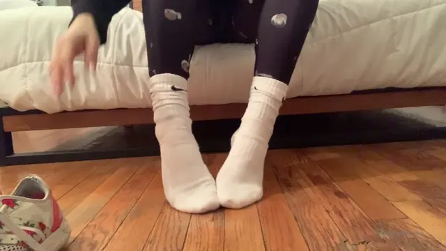 Poster: 319 goddessfendi 2020-02-11-147635149-post work out sweaty sock and shoe removal and smell … come take a whiff