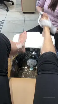 Poster: luxuriouslexi 30092019115835646 Min of Me getting a pedicure Good boys get