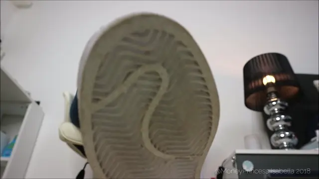 Poster: Princess Isabella – Addicted Sneakers Sniffer