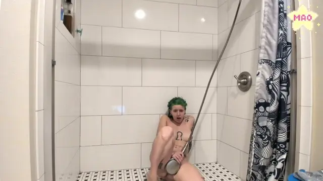 Poster: Miss Mao – Shower Power