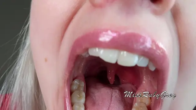 Poster: Giantess Mouth Tease