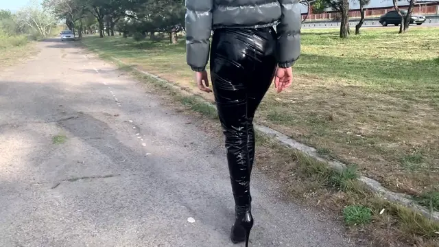 Poster: Shiny Leather Heaven aka Leather Love – Totally Shiny Outfit in Public