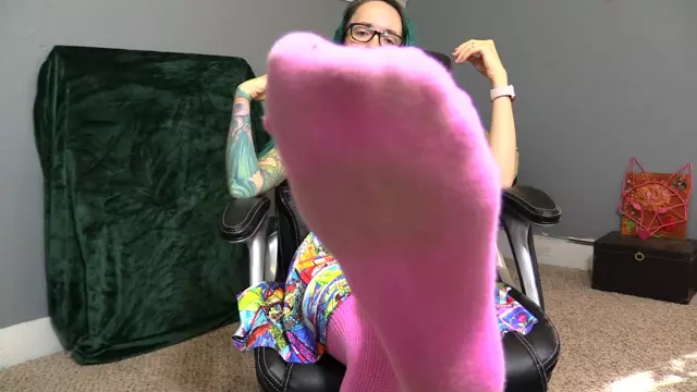 Poster: Farrahs Fetish Factory - Pink Thigh Highs!