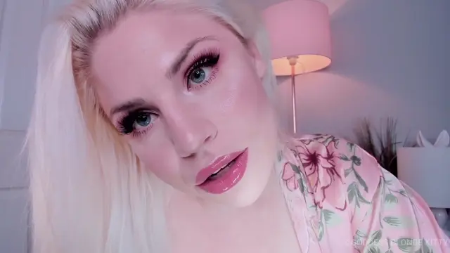 Poster: Goddess Kitty – Your Temple