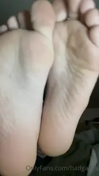 Poster: 612 badgaelle 2021-03-01-0go55bv22e20nxdia6dd0 source