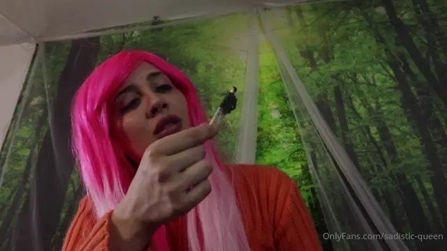 Poster: Sadistic Queen – Tiny Fan Teased EATEN Vore