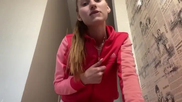 Poster: Nelly Giantess -I Had To Split A Tiny Man For Bad Behavior